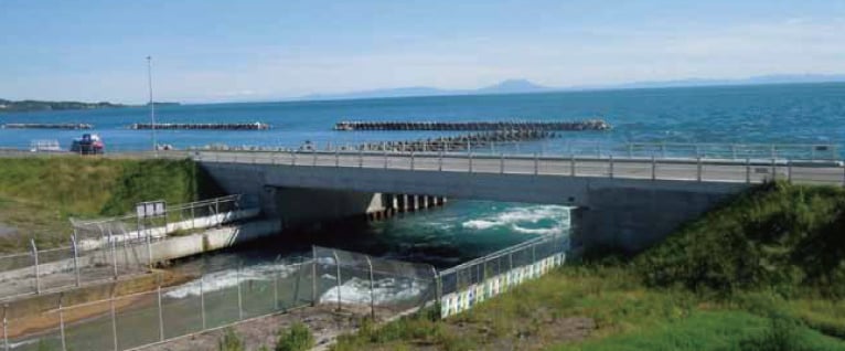 虻田漁港　がんけ橋